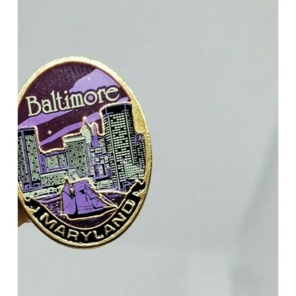 Traub Co Inc Baltimore Maryland Purple Pin Made In Canada - Picture 5 of 9